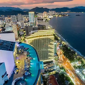 Panorama Oceanfront Нячанг